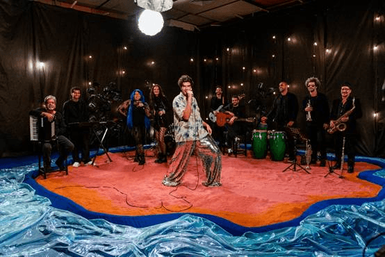 Alê mistura poesia e surrealismo em Alê mistura poesia e surrealismo em Alê Session