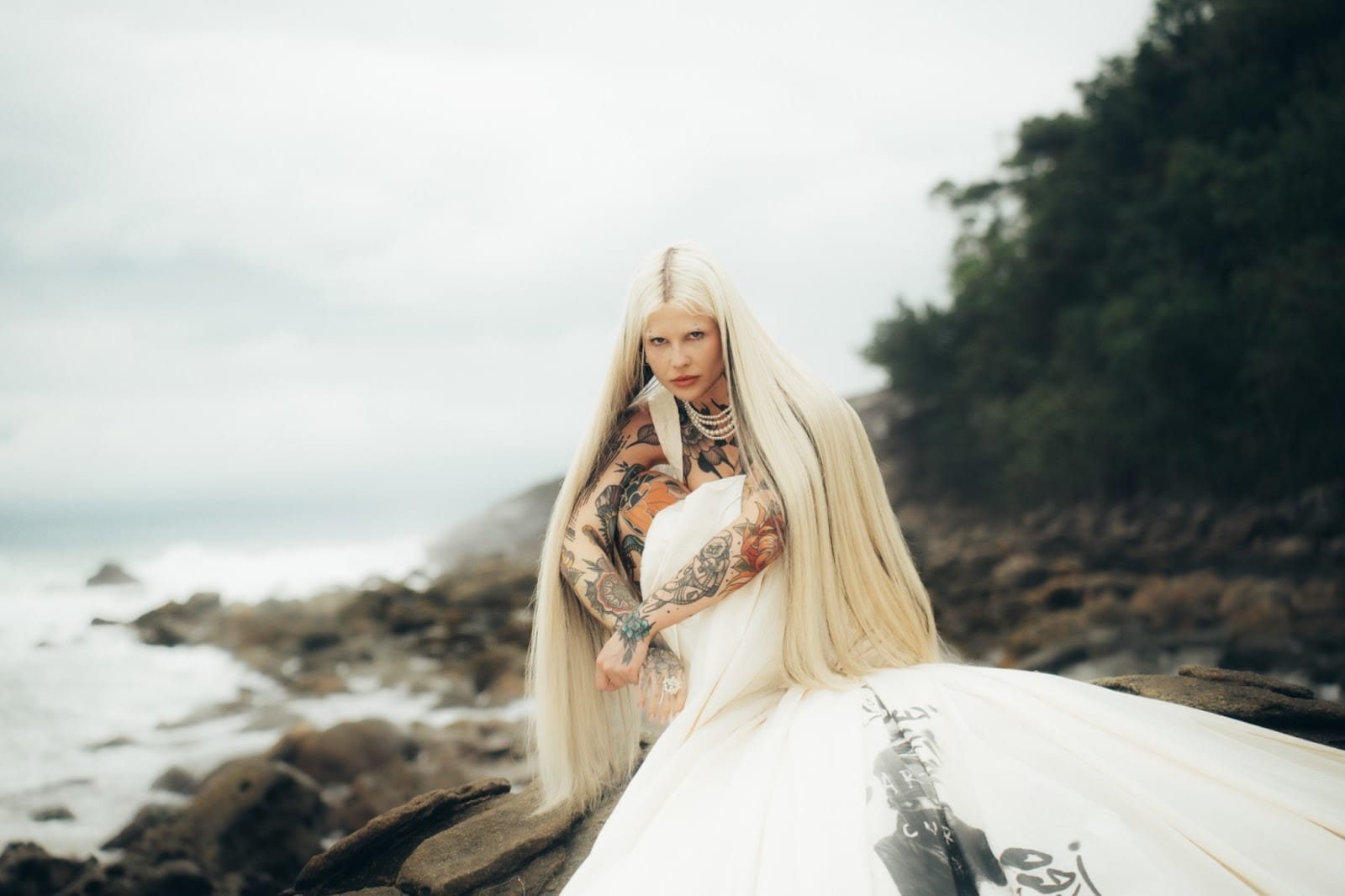 Bárbara Grando mostra sua fusão de pop eletrônico com espiritualidade em Bárbara Grando mostra sua fusão de pop eletrônico com espiritualidade em Dizendo Sim pra Mim (pra Deus)