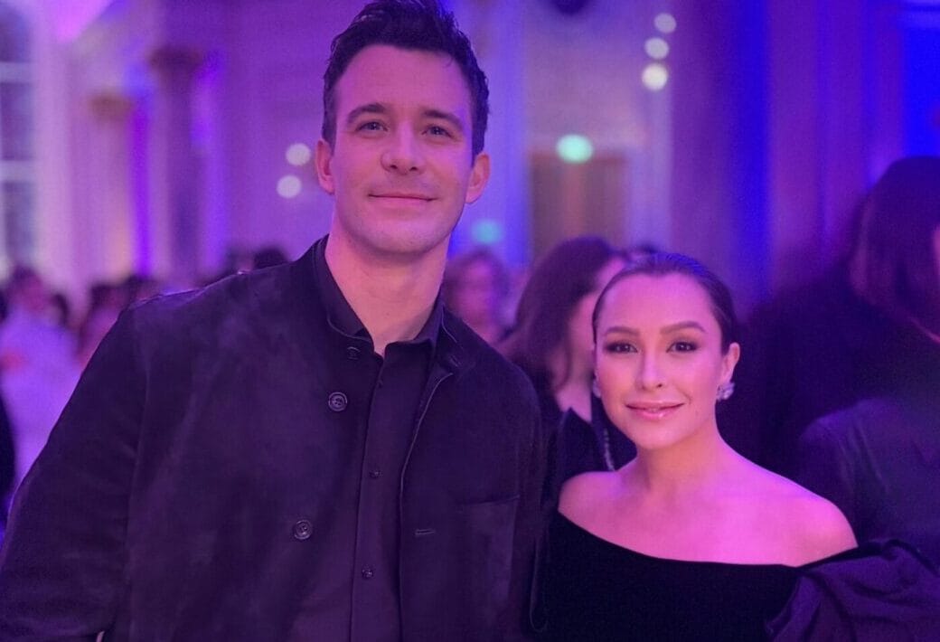 Carla Diaz desfila pelo tapete vermelho da première mundial de Bridgerton em Paris e ganha clique ao lado do galã Luke Thompson 1 Carla e Luke Thompson