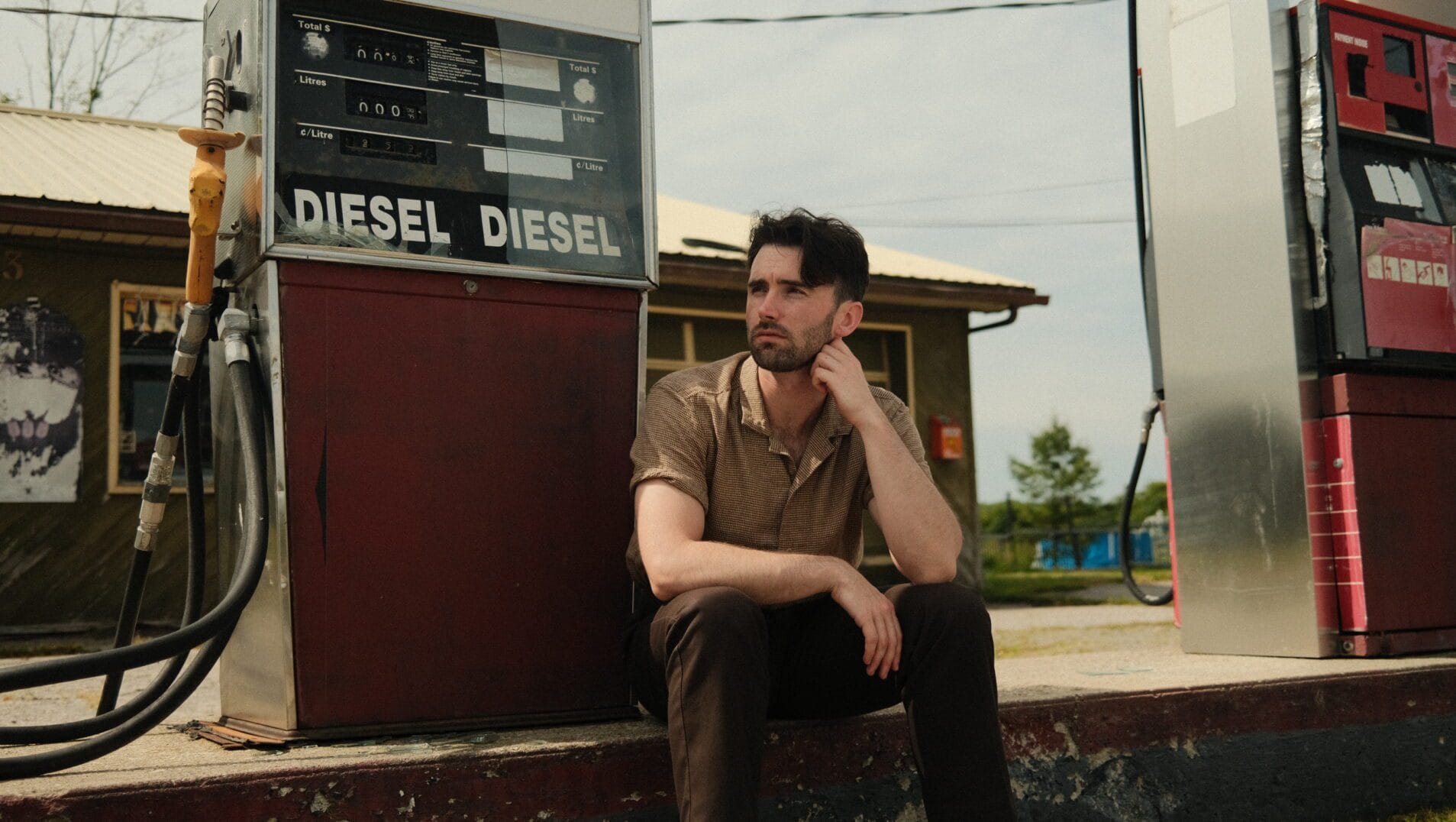 John Muirhead captura o peso silencioso do amor não correspondido em “Loved You Well” 1 05 - John Muirhead - John Muirhead Landscape Press Photo Credit- Moira Ijzerman