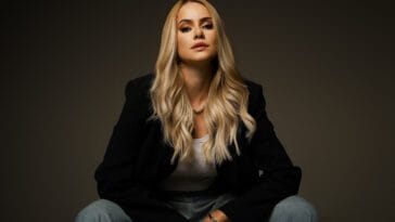 Lais Bianchessi se prepara para lançar pagode romântico e confirma participação no projeto Ivete Clareou em Florianópolis