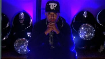 MC Koringa celebra 30 anos de carreira e fala sobre o futuro do funk carioca