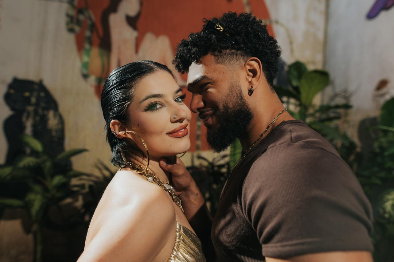 Prestes a lançar novo álbum da carreira, Clau inaugura era de liberdade e sensualidade 1 Prestes a lançar novo álbum da carreira, Clau inaugura era de liberdade e sensualidade