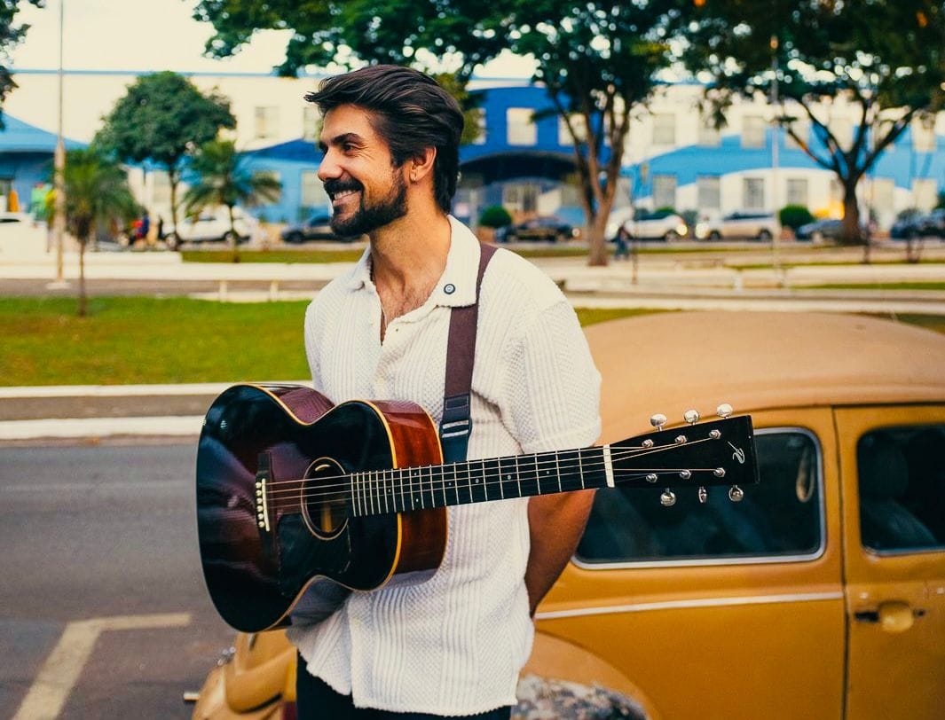 Gabriel Gonti lança clipe de Gabriel Gonti lança clipe de Eu Vou, parceria com Deco Martins