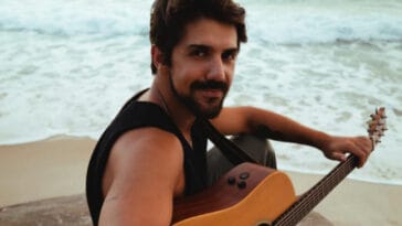 Gabriel Gonti lança clipe de Tô na Praia e confirma show gratuito em Patos de Minas