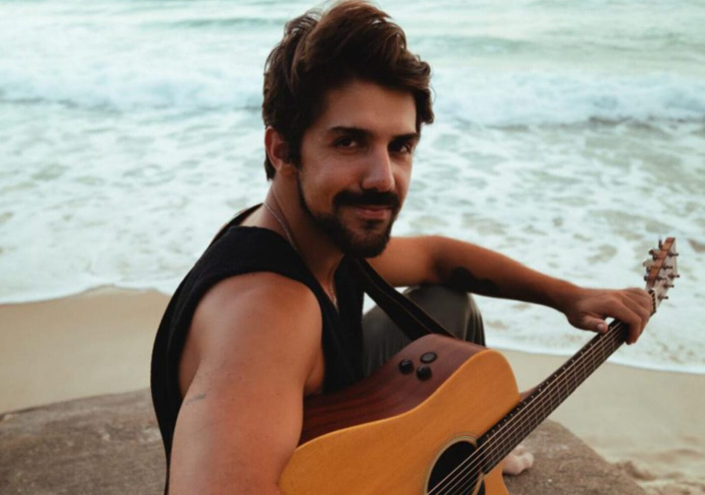 Gabriel Gonti lança clipe de Tô na Praia e confirma show gratuito em Patos de Minas