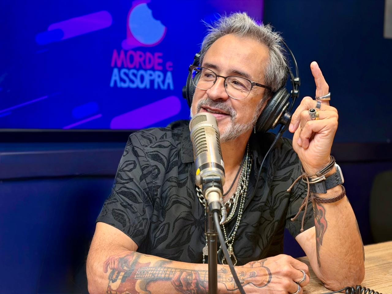 HElio Cosmo resgata bastidores da música em nova temporada na rádio 1 HElio Cosmo resgata bastidores da música em nova temporada na rádio