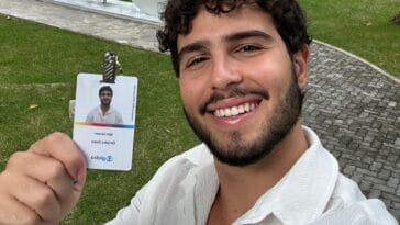 Igor Jansen celebra retorno à Globo em Por Você