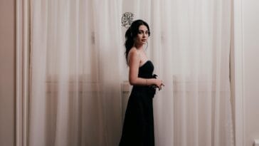 Klara Castanho protagoniza longa sobre a amizade entre Mario Quintana e jovem fotógrafa