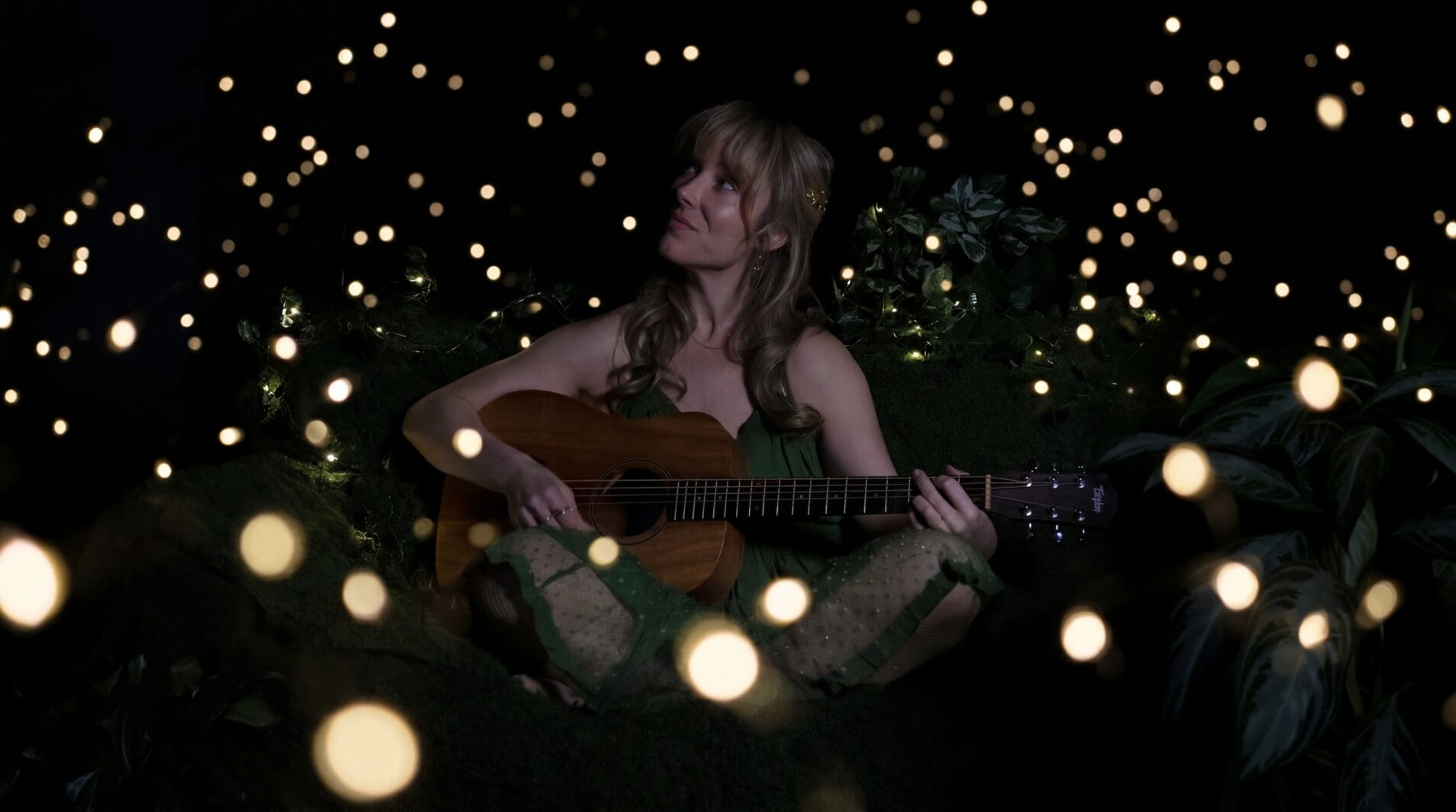 Scarlett Macfarlane revive a magia da infância no delicado single pop “Fireflys” 1 02 - Scarlett Macfarlane - Scarlett Macfarlane Landscape Press Photo