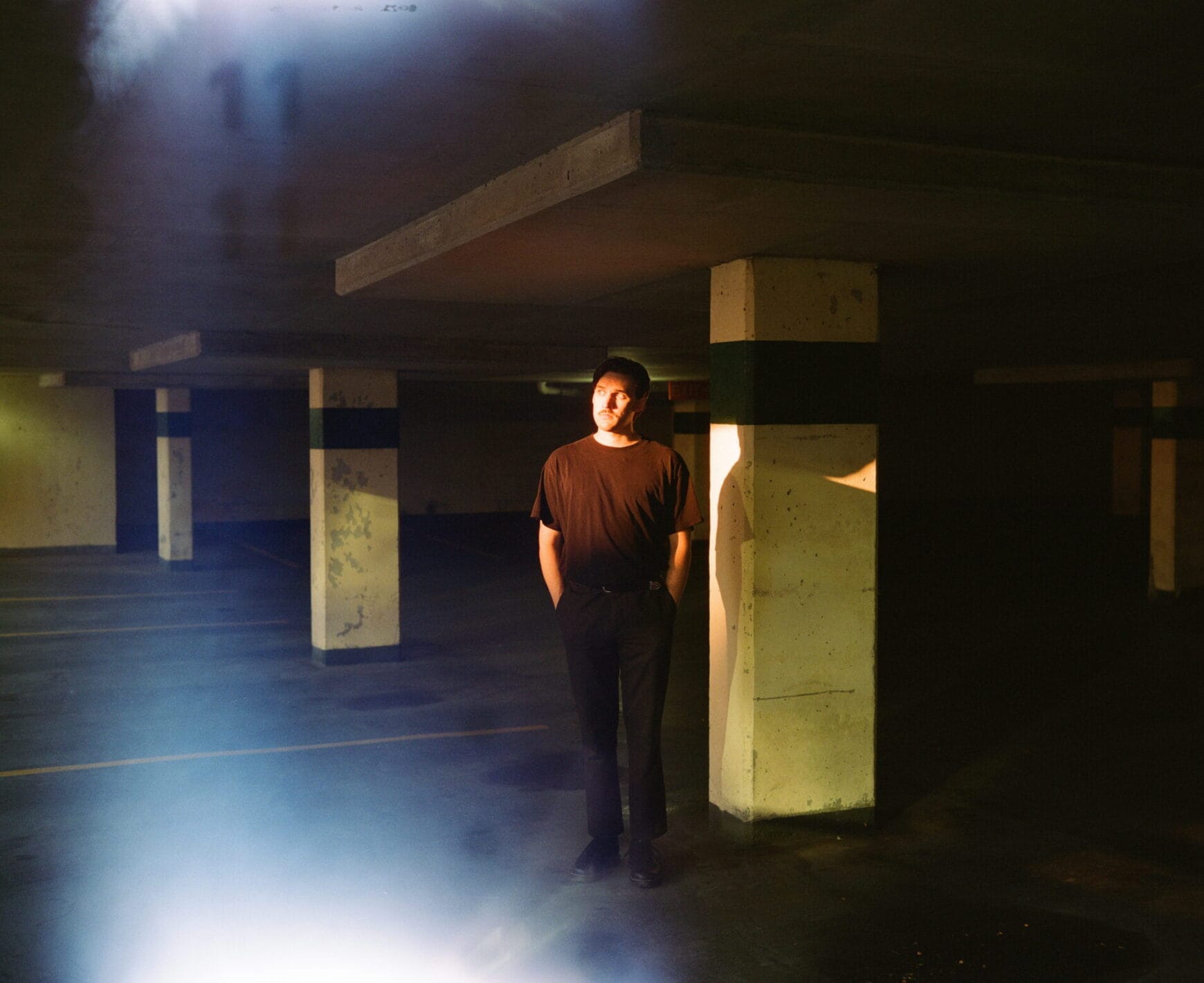 Willem James Cowan retrata isolamento pós-término na contemplativa faixa folk “Back to the City” 1 02 - Willem James Cowan - Willem James Cowan Preferred Press Photo by Adam Knapper
