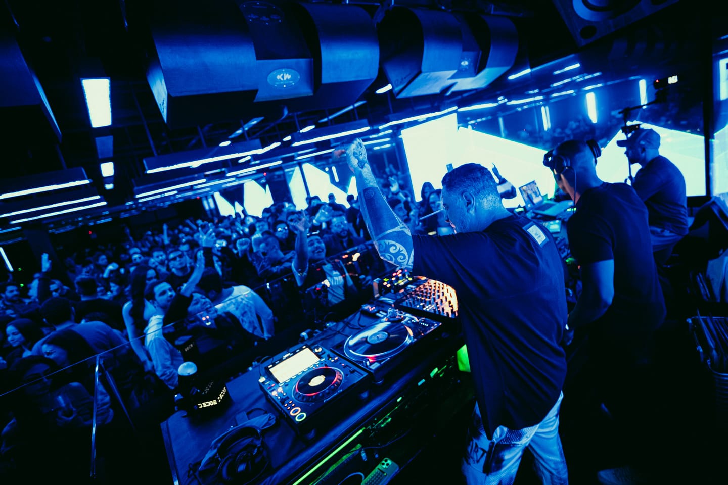 Após jogo do Brasil, partida continua na pista- Freak Chic recebe Ratier e M-High no D-EDGE SP