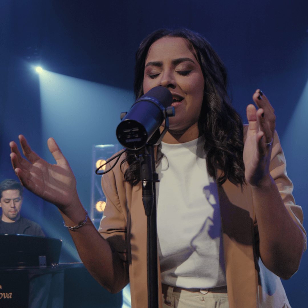 Raquel Santos lança “Mais Profundo”, um convite para mergulhar na presença de Deus 1 Fotos_Divulgação_Graça_Music (1)