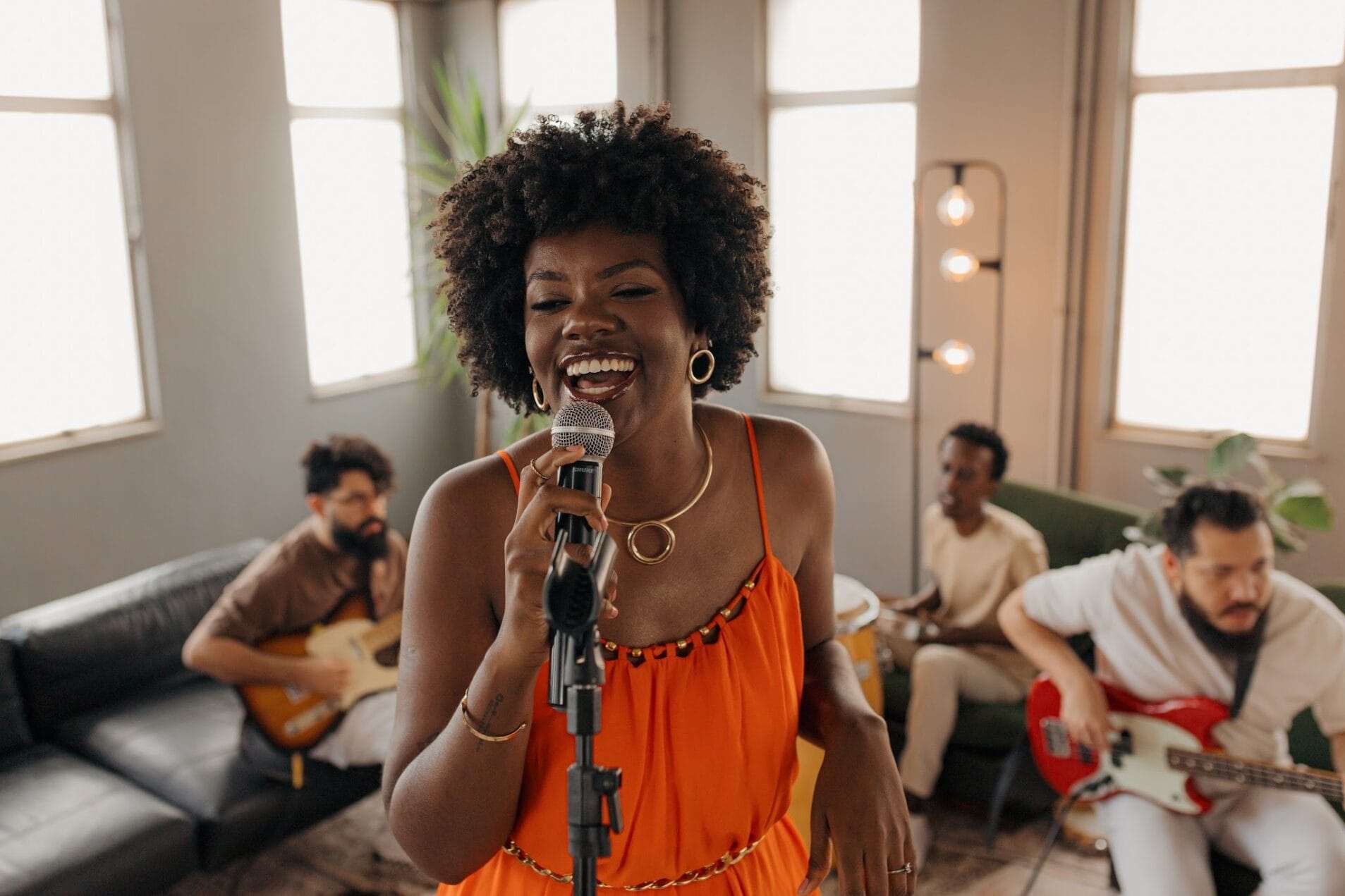 Lu Quirino une samba, reggae e MPB em sua nova música “A Vida” 1 Lu Quirino une samba, reggae e MPB em sua nova música A Vida