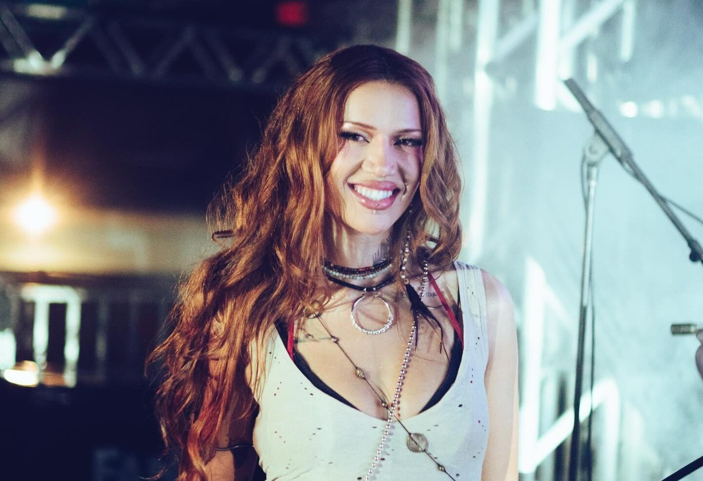 Elana Dara lança "Foi Por Detalhe" ao lado de Kawe; faixa integra o novo álbum do rapper, "AX VEZEX FUNK" 1 Elana Dara lança Foi Por Detalhe ao lado de Kawe; faixa integra o novo álbum do rapper, AX VEZEX FUNK