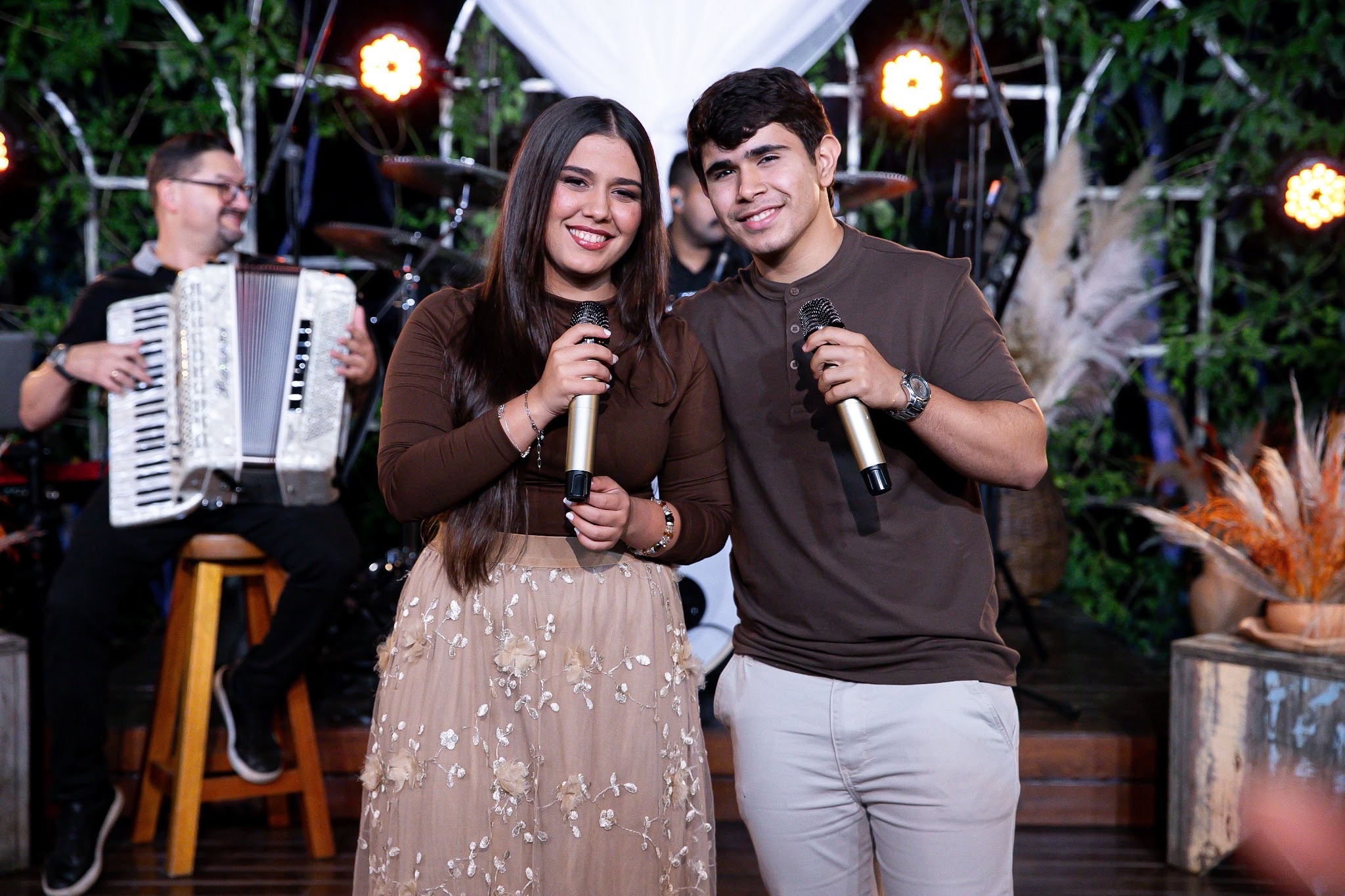 João Marcos e Maria Eduarda lançam versão sertaneja do hit “Bênçãos Que Não Têm Fim”