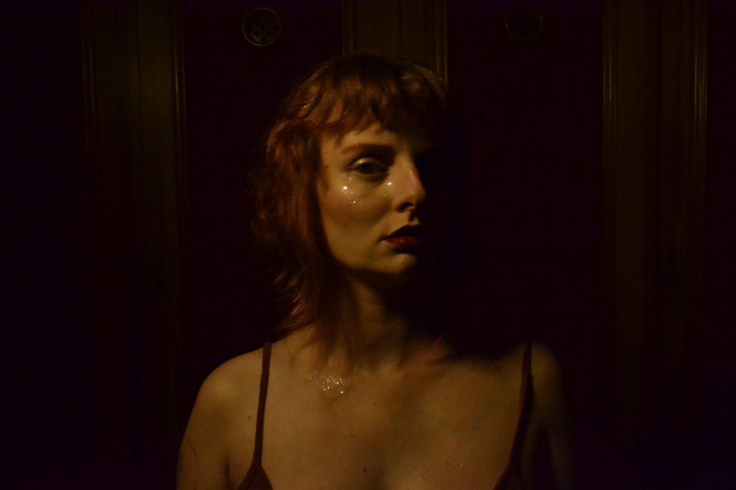 “Sono de Pedra”: Clássico do curitibano Alexandre França ganha reinterpretação intimista na voz de Julia Zolí 1 Julia Zolí