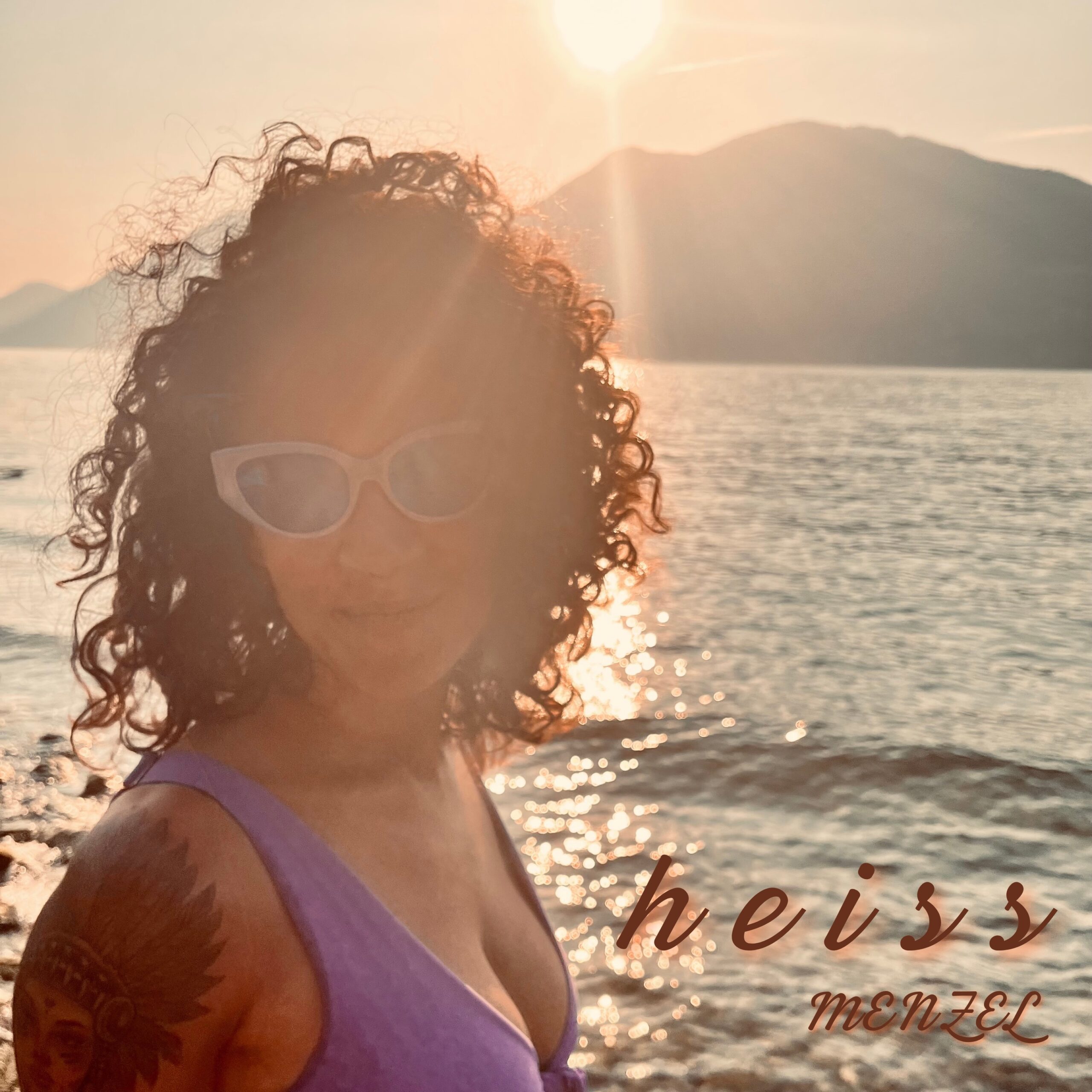 MENZEL aquece o verão com “Heiss”, faixa indie dance pop marcada por química e energia eletrônica 1 prod_track-files_1826276_album_cover_MENZEL-heiss-album_cover