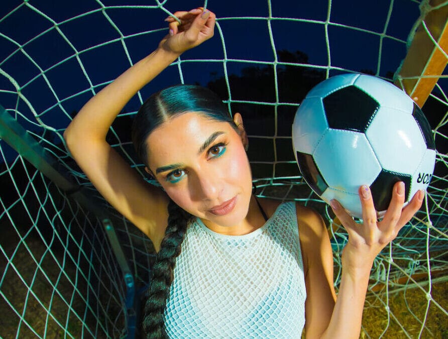 Tamara Rodriguez une futebol, romance e ritmos latinos no novo single prod_track-files_1831244_album_cover_Tamara-Rodriguez-10-album_cover